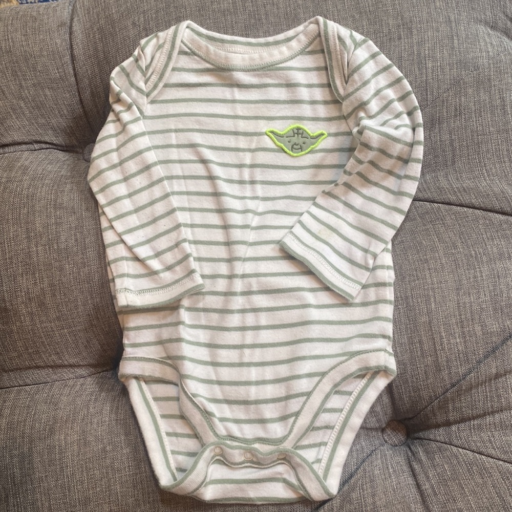 Star Wars Baby Gap Bundle! 3-6 M. 2 Pants, 3 LS onesies, 1 pajamas, 1 sweatsuit - Picture 9 of 16
